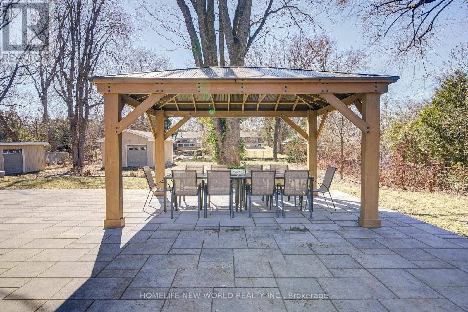 215 WILLOW DRIVE