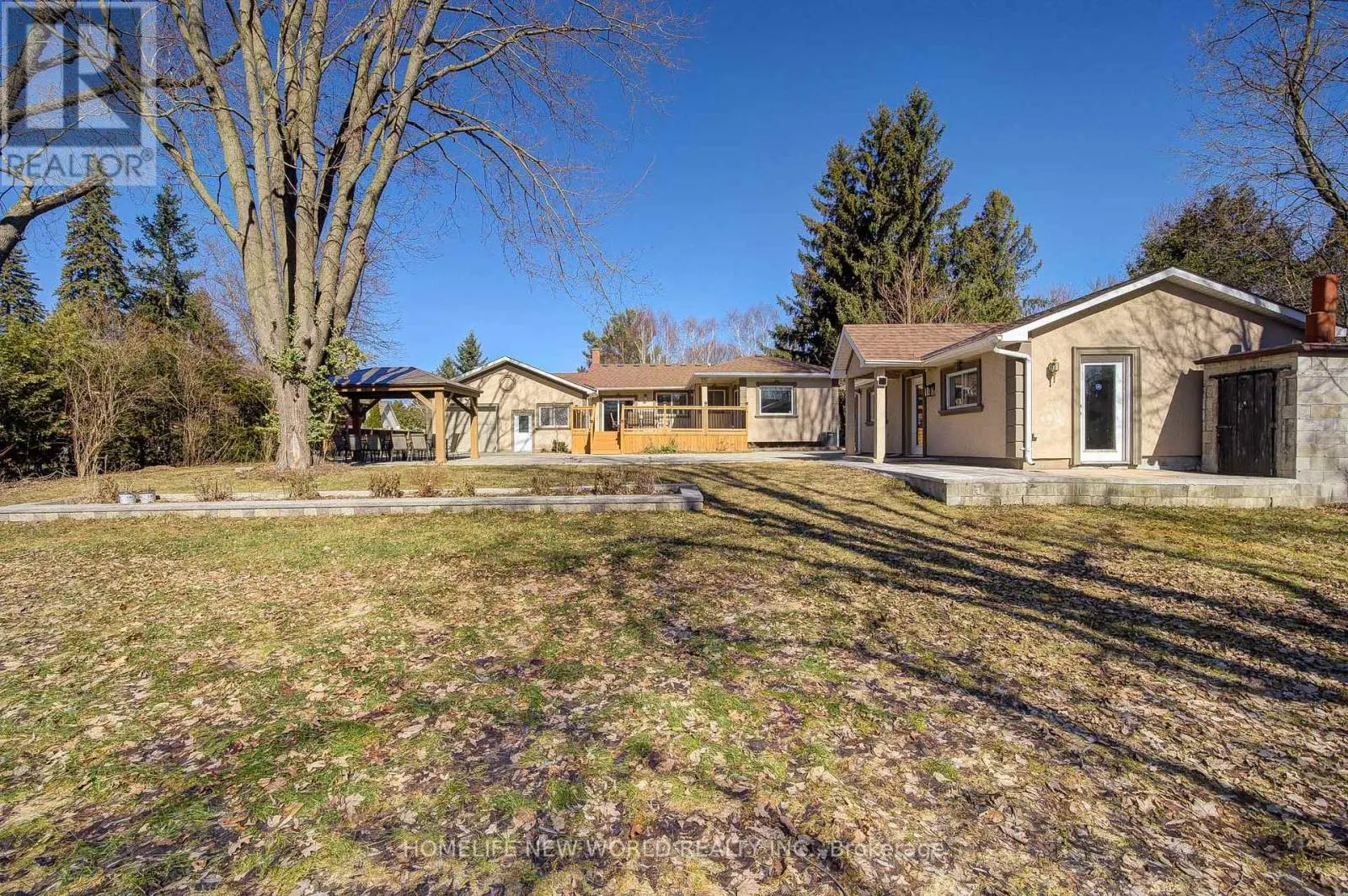 215 WILLOW DRIVE