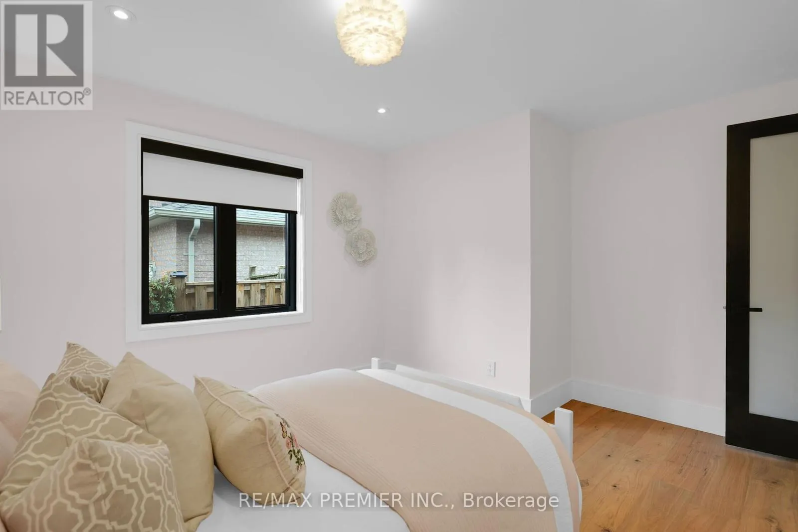 19 POLO CRESCENT