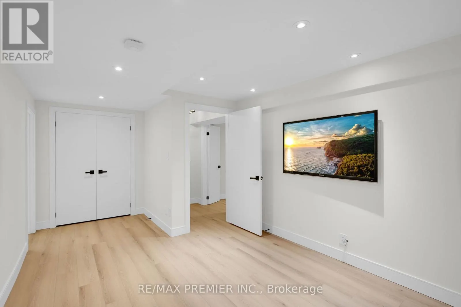 19 POLO CRESCENT