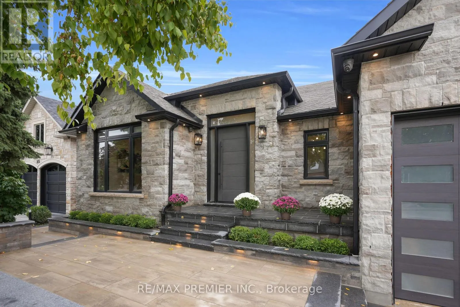 19 POLO CRESCENT