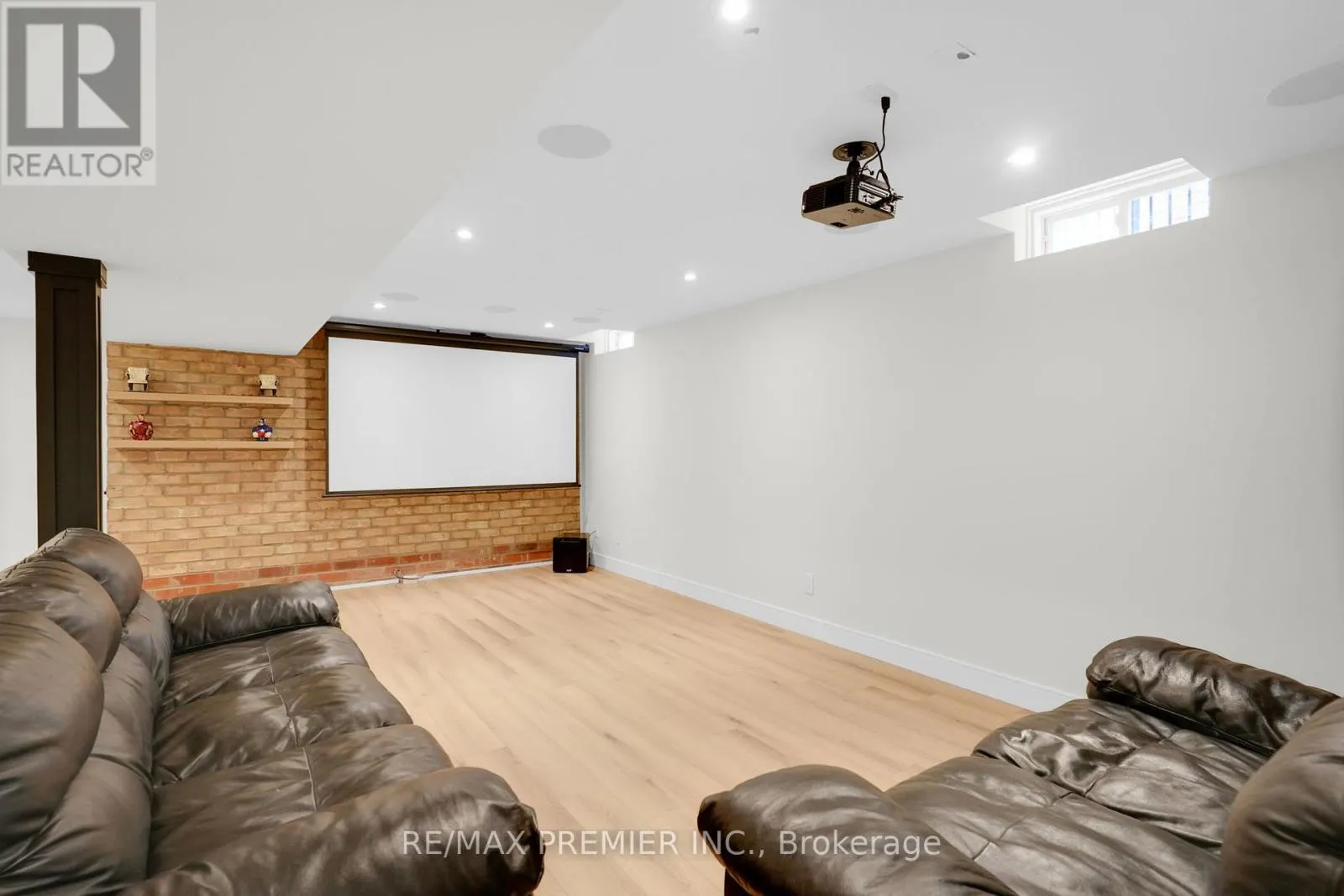 19 POLO CRESCENT
