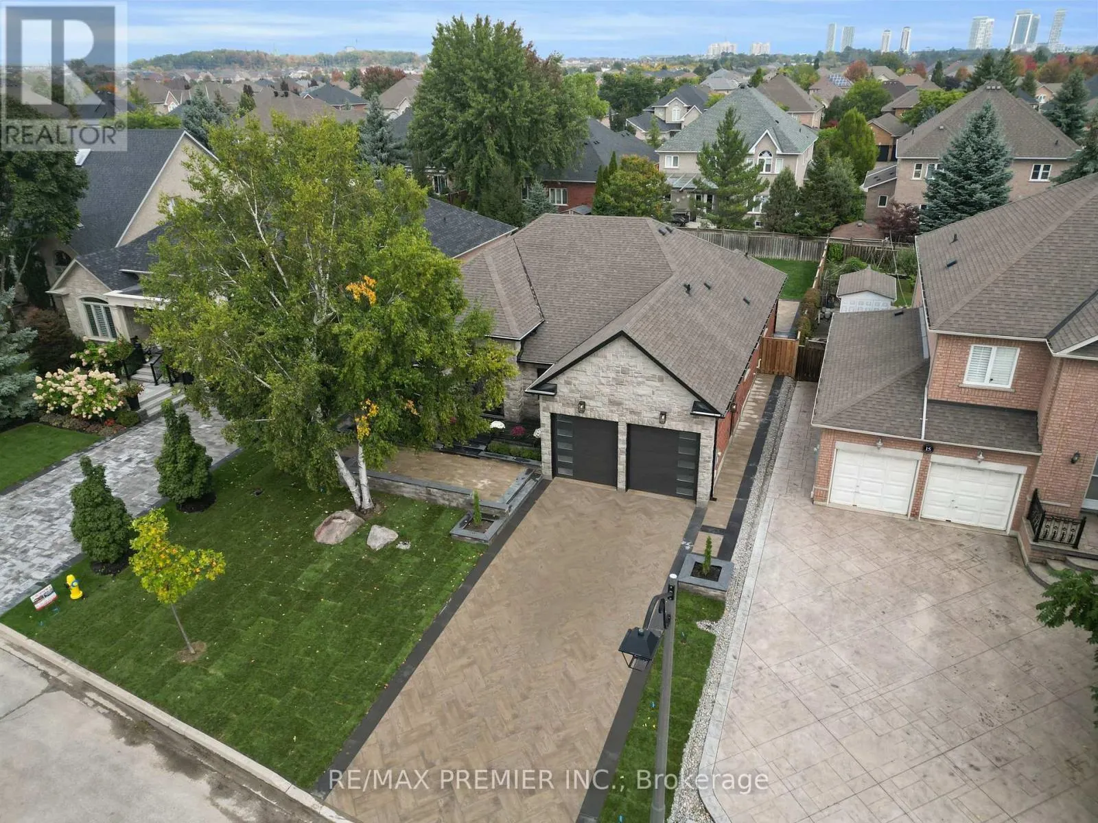 19 POLO CRESCENT