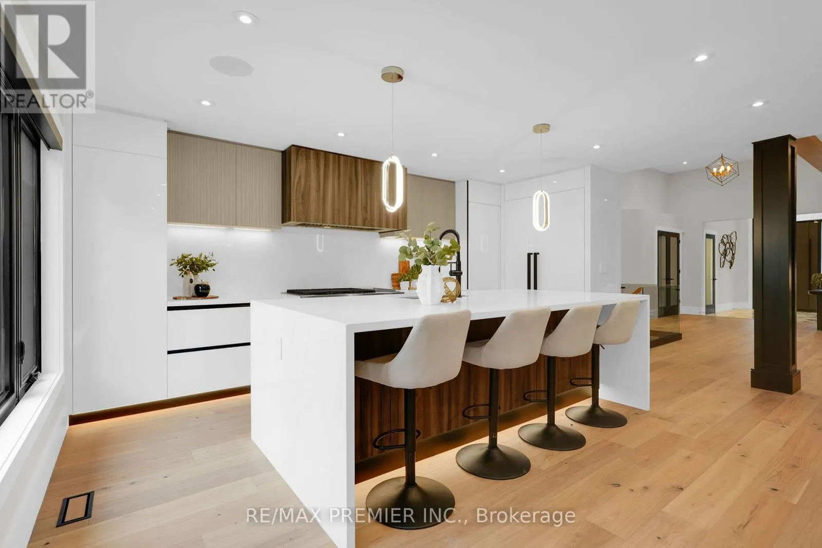 19 POLO CRESCENT
