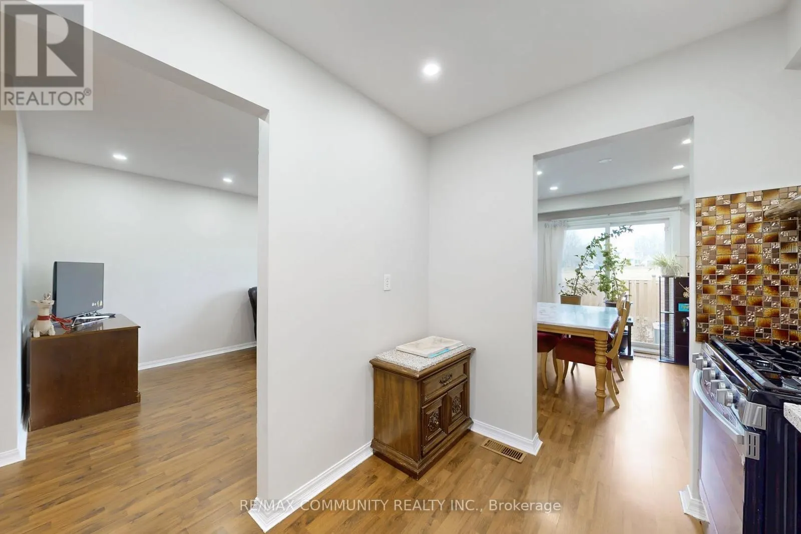 18 KNIGHTSBRIDGE WAY