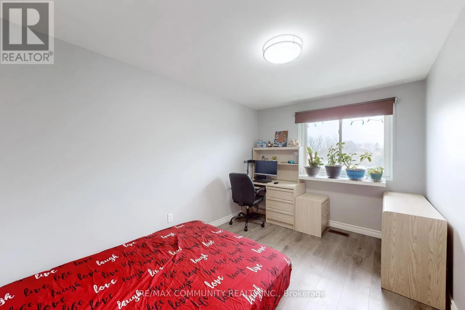 18 KNIGHTSBRIDGE WAY