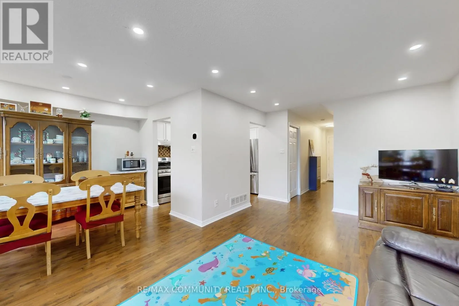 18 KNIGHTSBRIDGE WAY