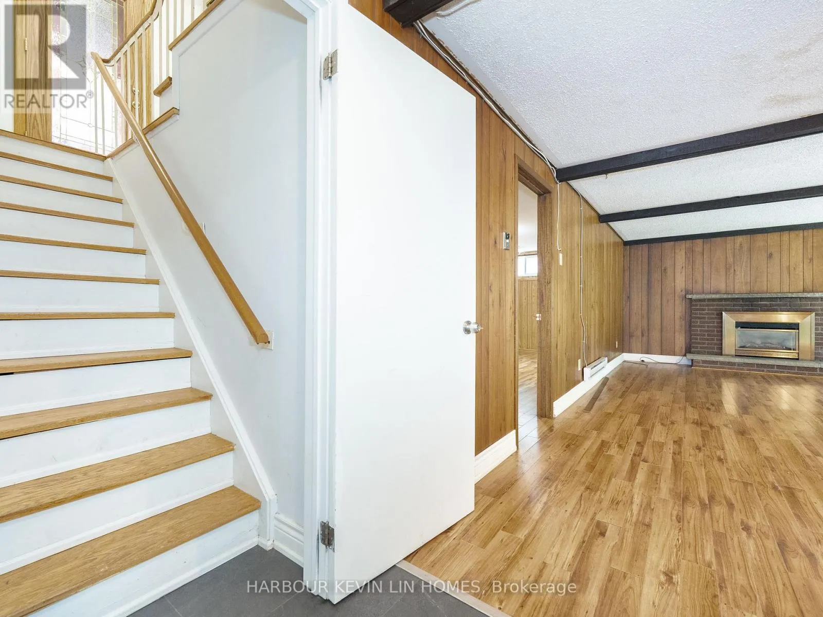 213 MURRAY DRIVE
