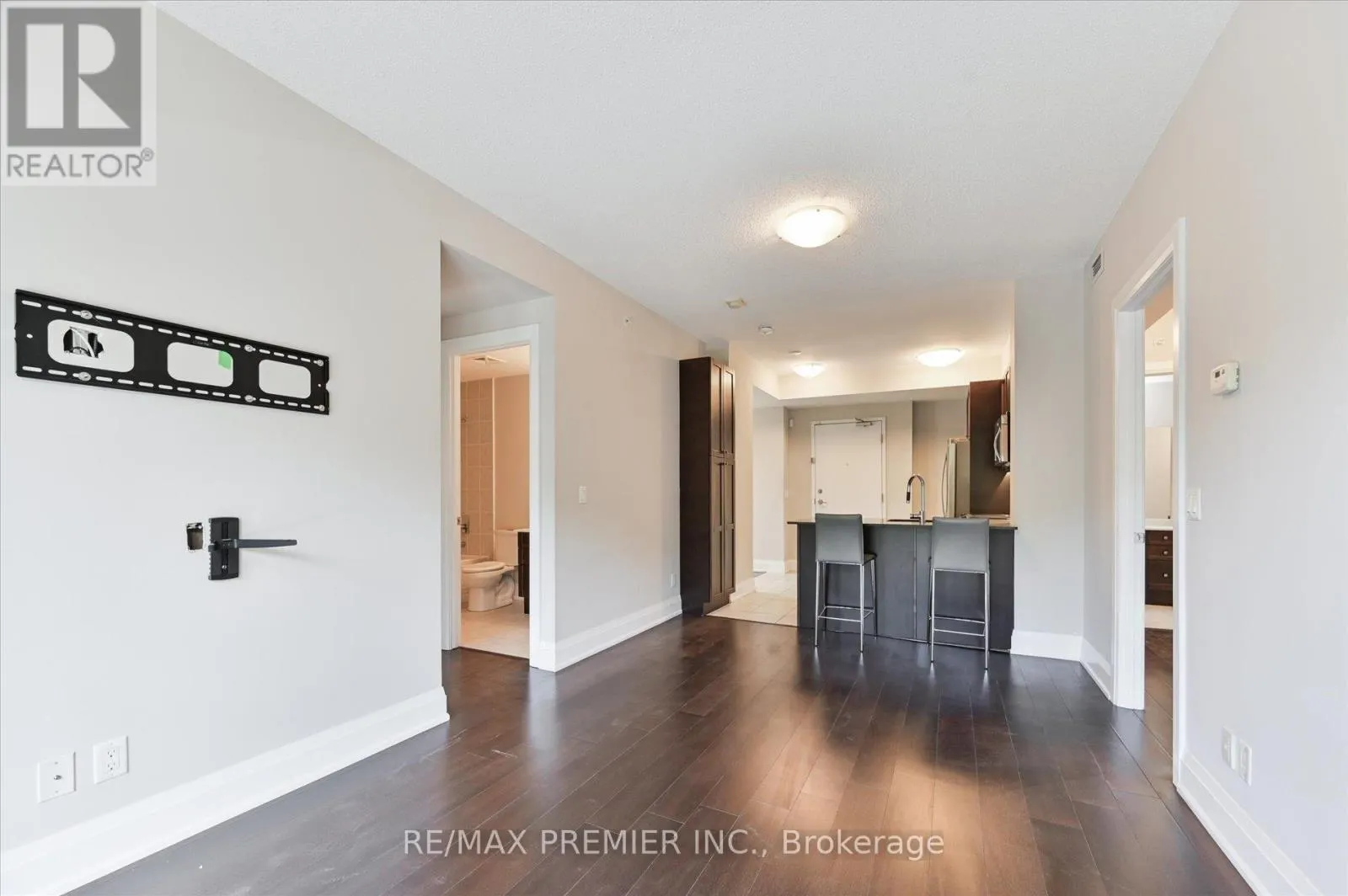 517 - 8302 ISLINGTON AVENUE