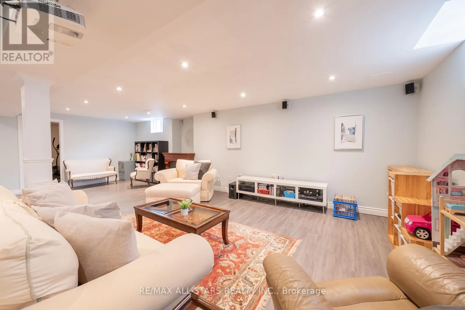 134 STEPHENSBROOK CIRCLE