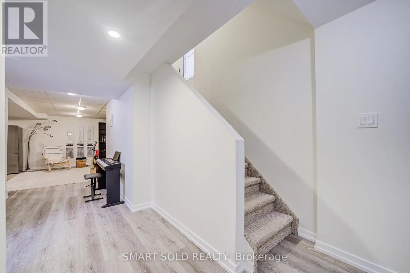 35 BENTOAK CRESCENT