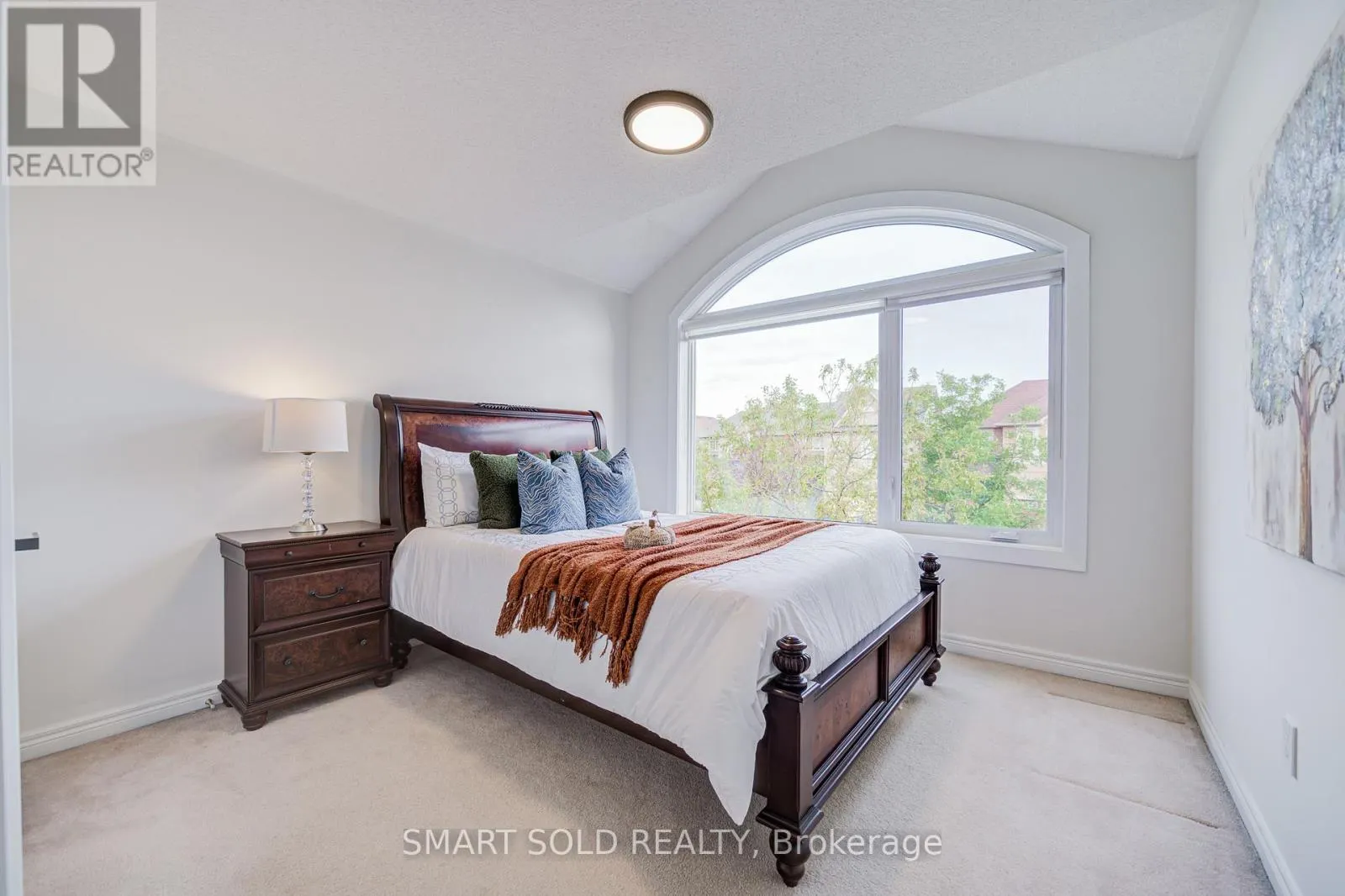 35 BENTOAK CRESCENT