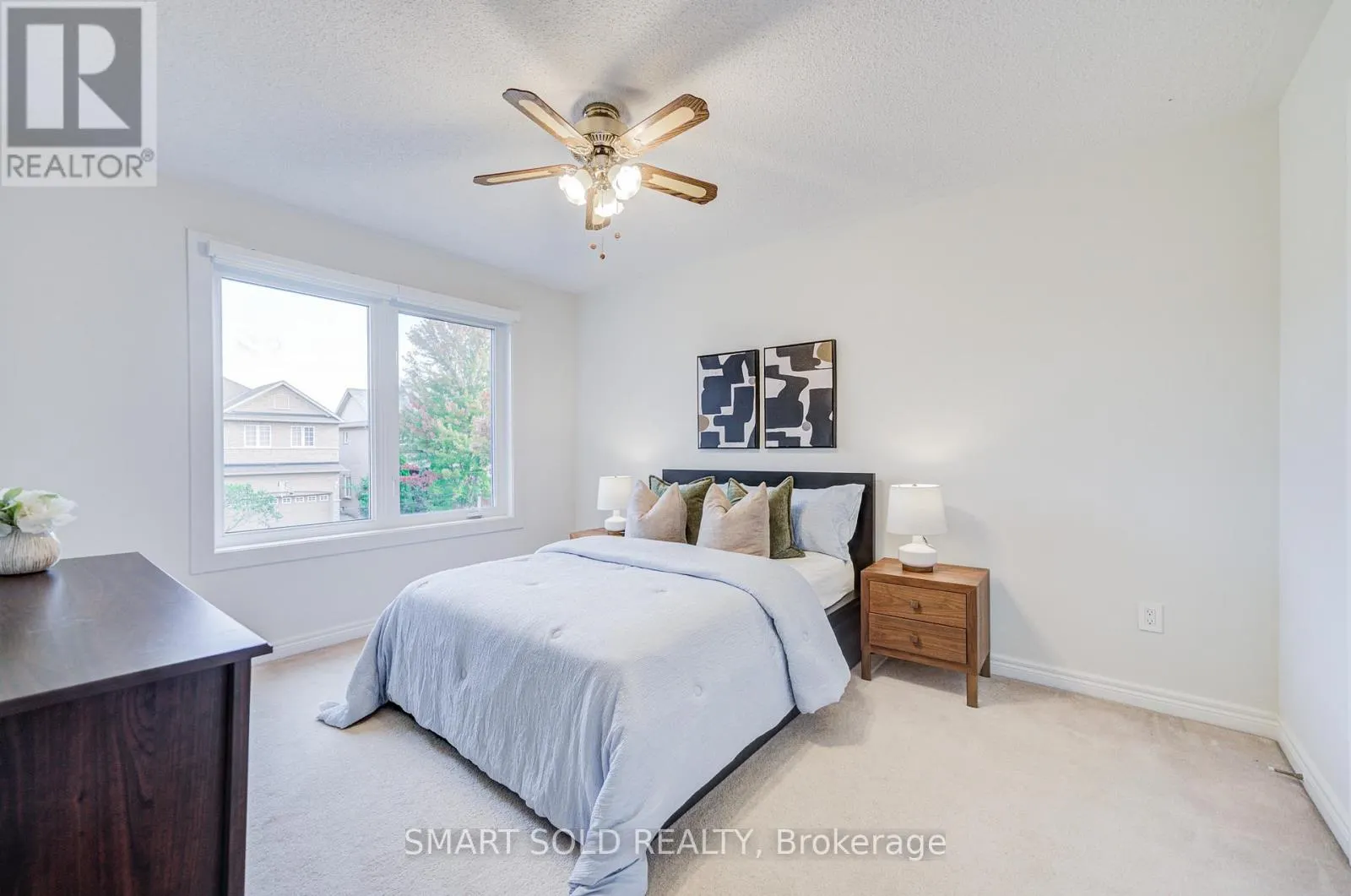 35 BENTOAK CRESCENT