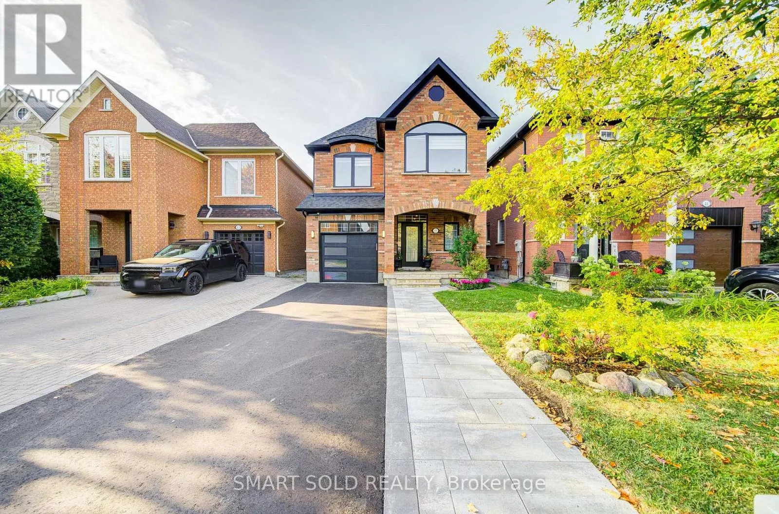 35 BENTOAK CRESCENT