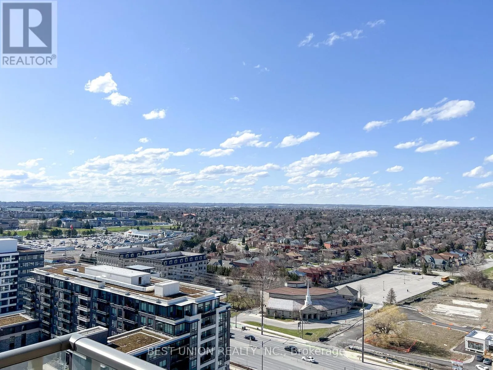 RG08 - 18 UPTOWN DRIVE