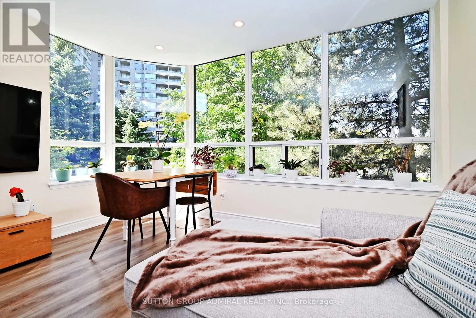 203 - 91 TOWNSGATE DRIVE