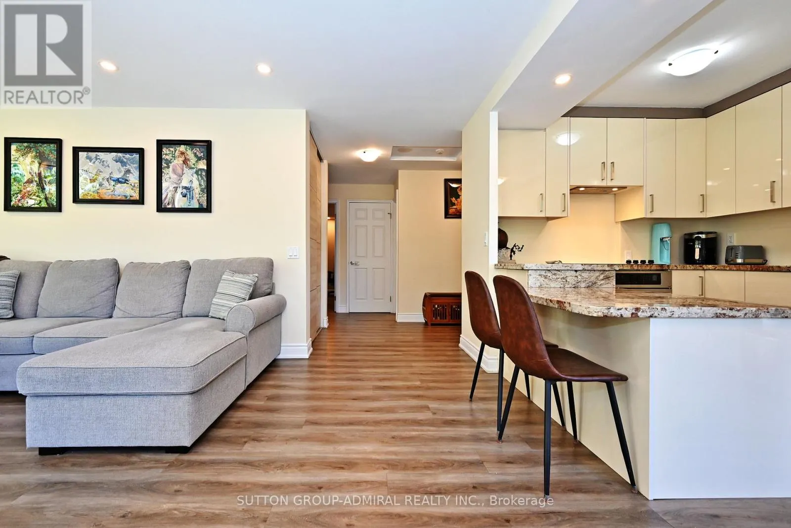 203 - 91 TOWNSGATE DRIVE