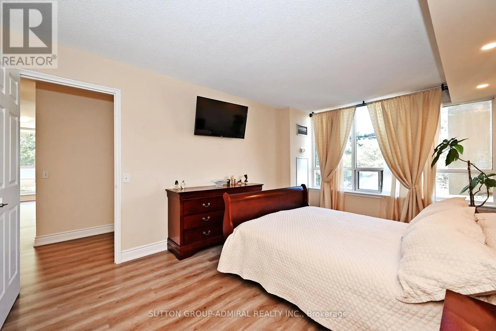203 - 91 TOWNSGATE DRIVE