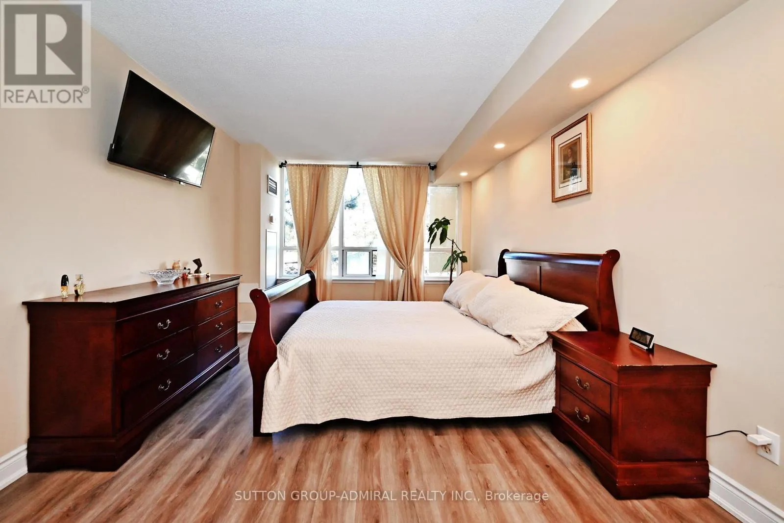 203 - 91 TOWNSGATE DRIVE