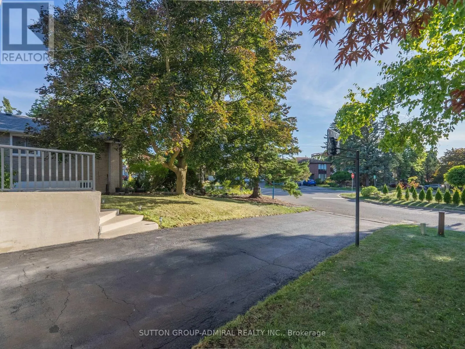 62 SHIELDMARK CRESCENT