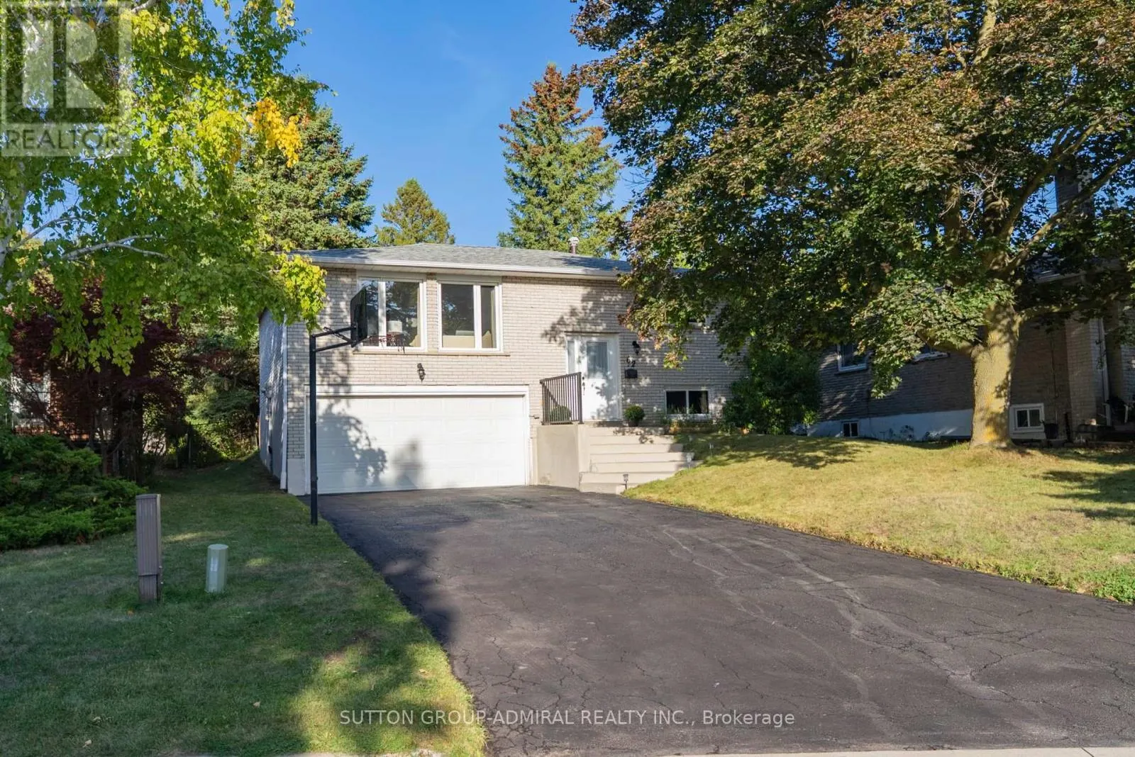 62 SHIELDMARK CRESCENT