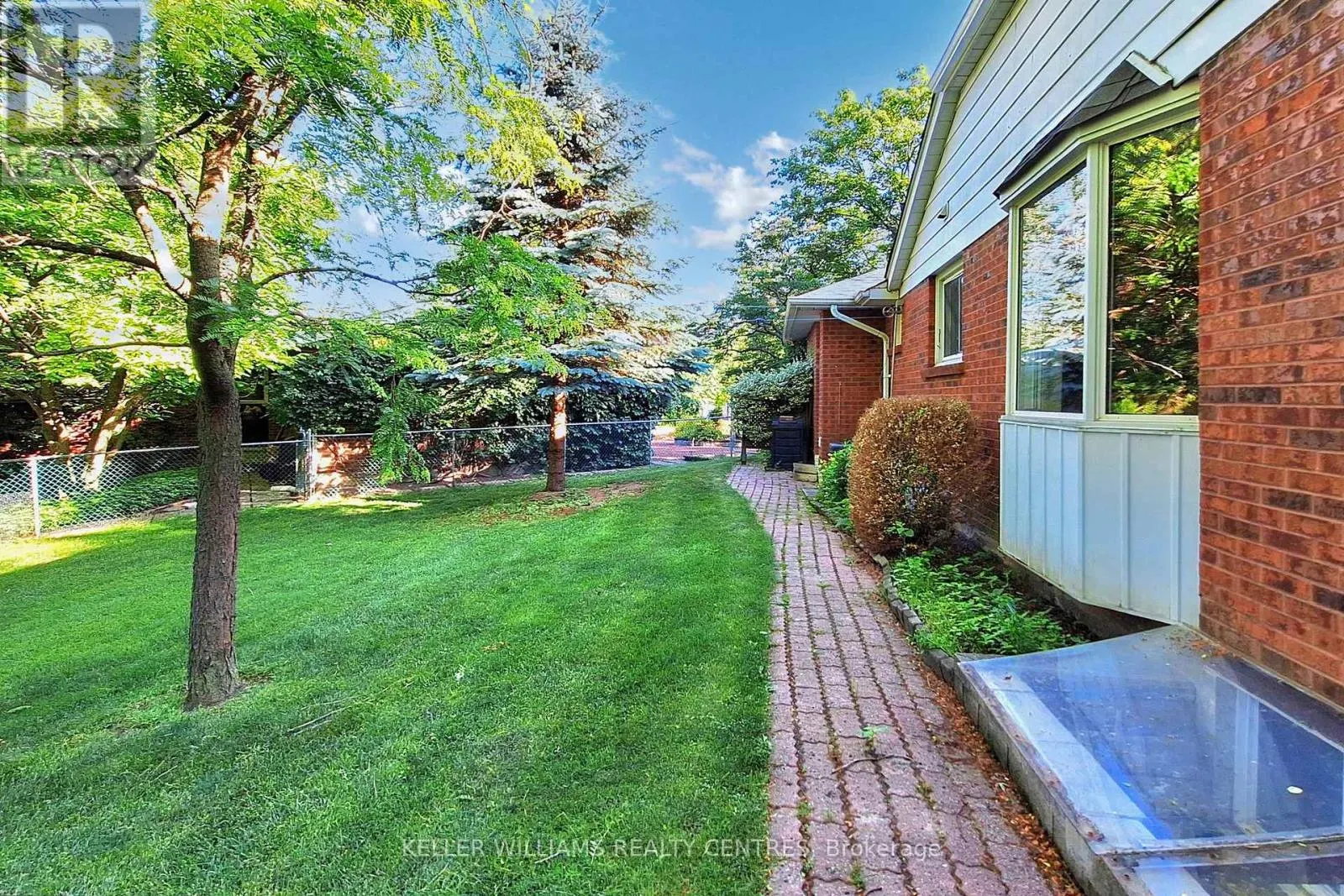 27 HAWTHORNE LANE