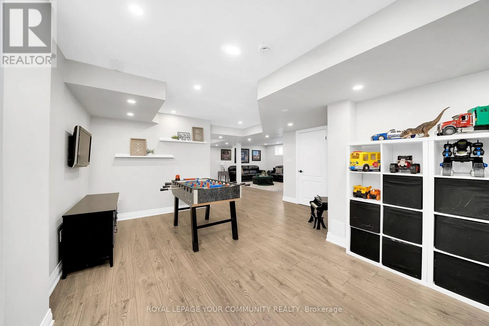 306 WEST LAWN CRESCENT