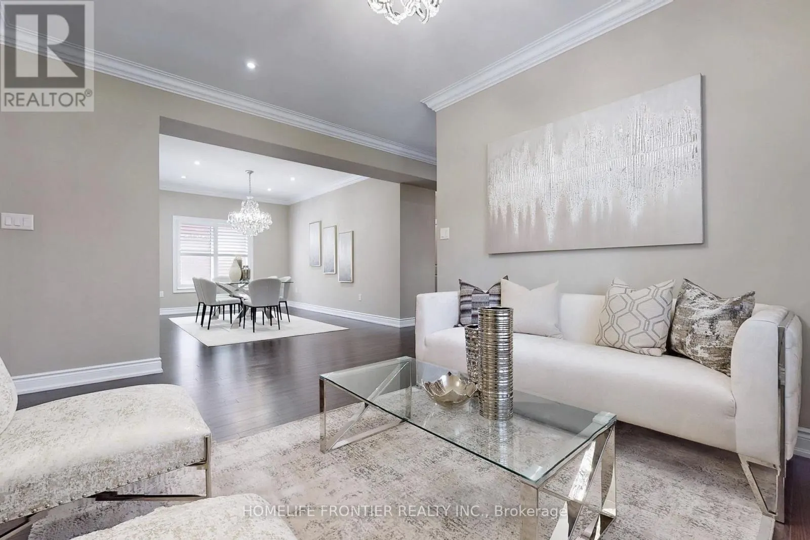 24 MANOR GLEN CRESCENT