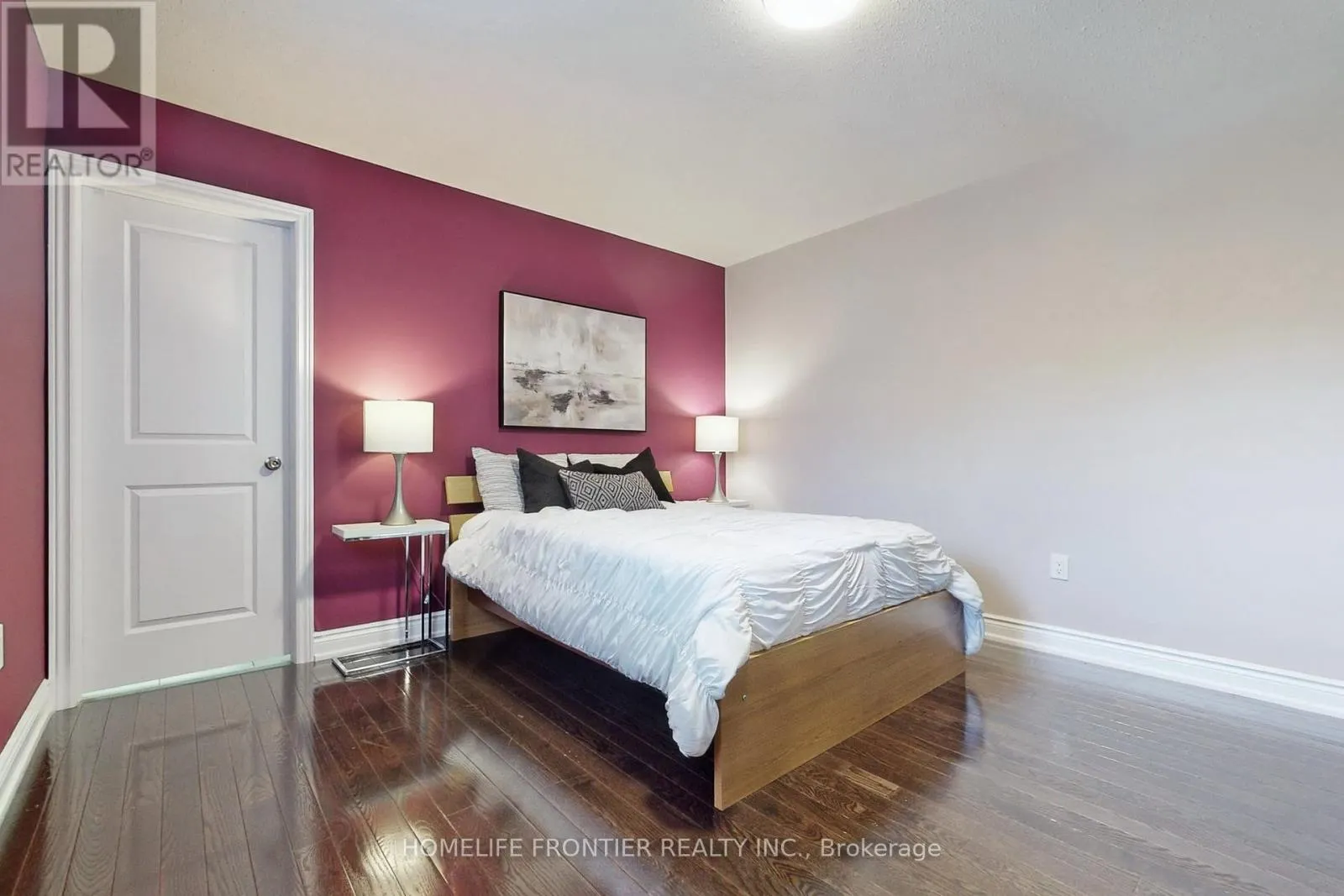 24 MANOR GLEN CRESCENT
