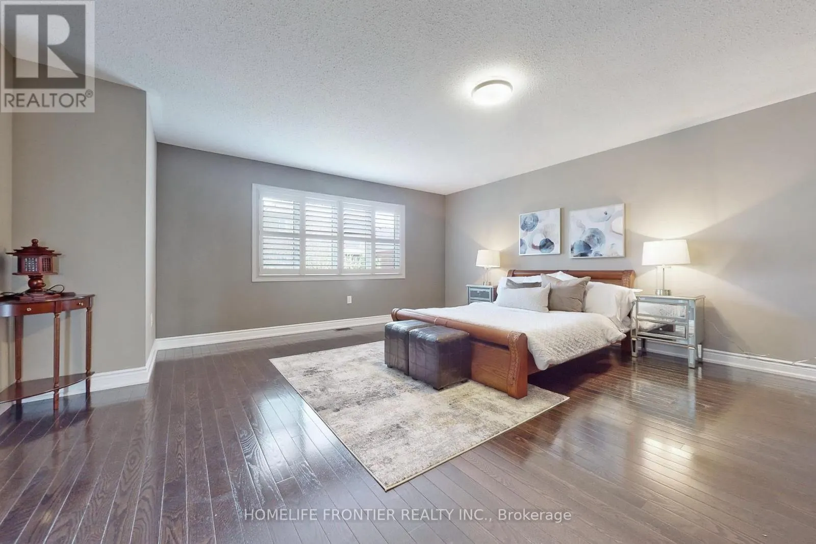 24 MANOR GLEN CRESCENT