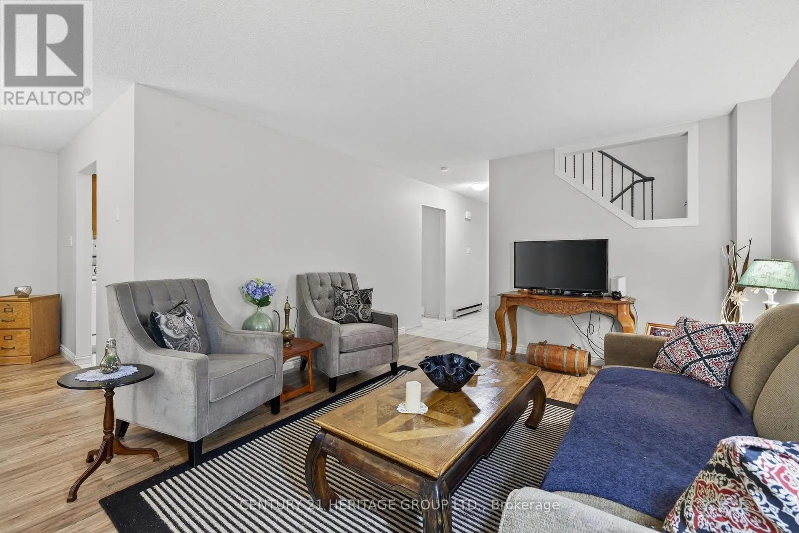 374 MAPLEGROVE AVENUE