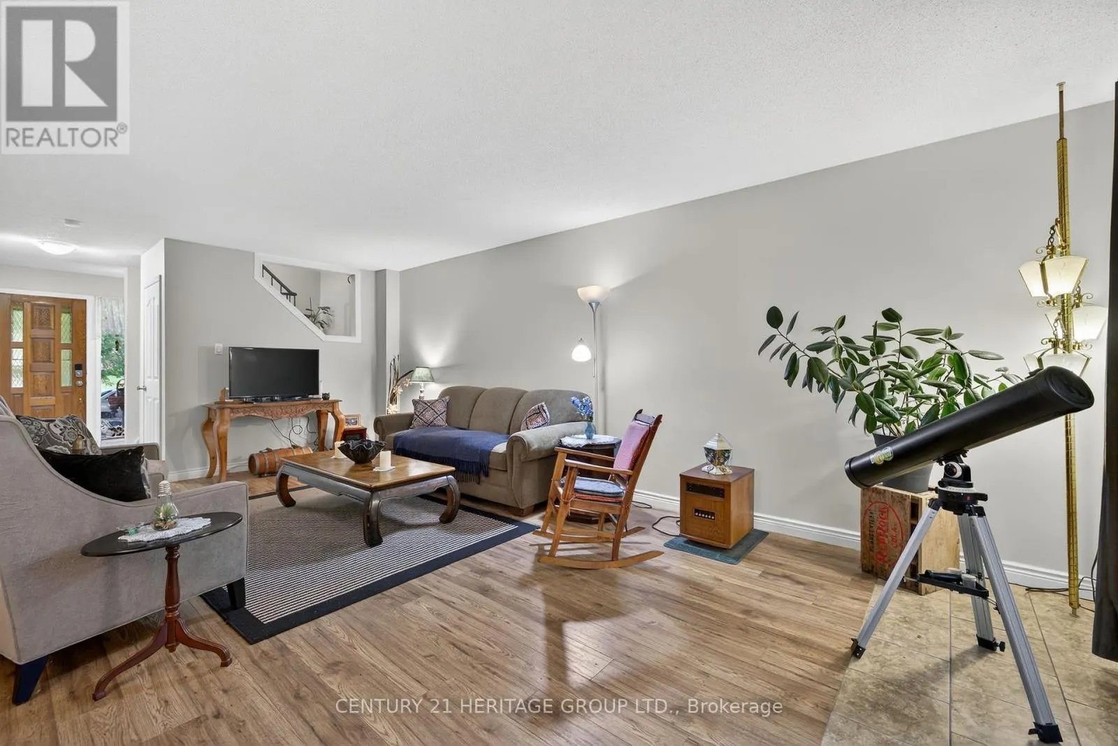 374 MAPLEGROVE AVENUE