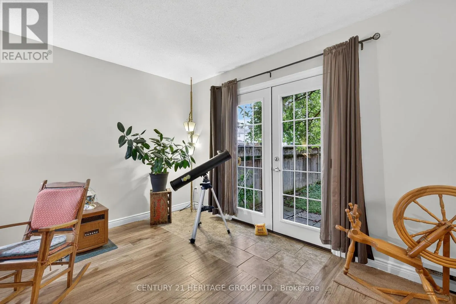 374 MAPLEGROVE AVENUE