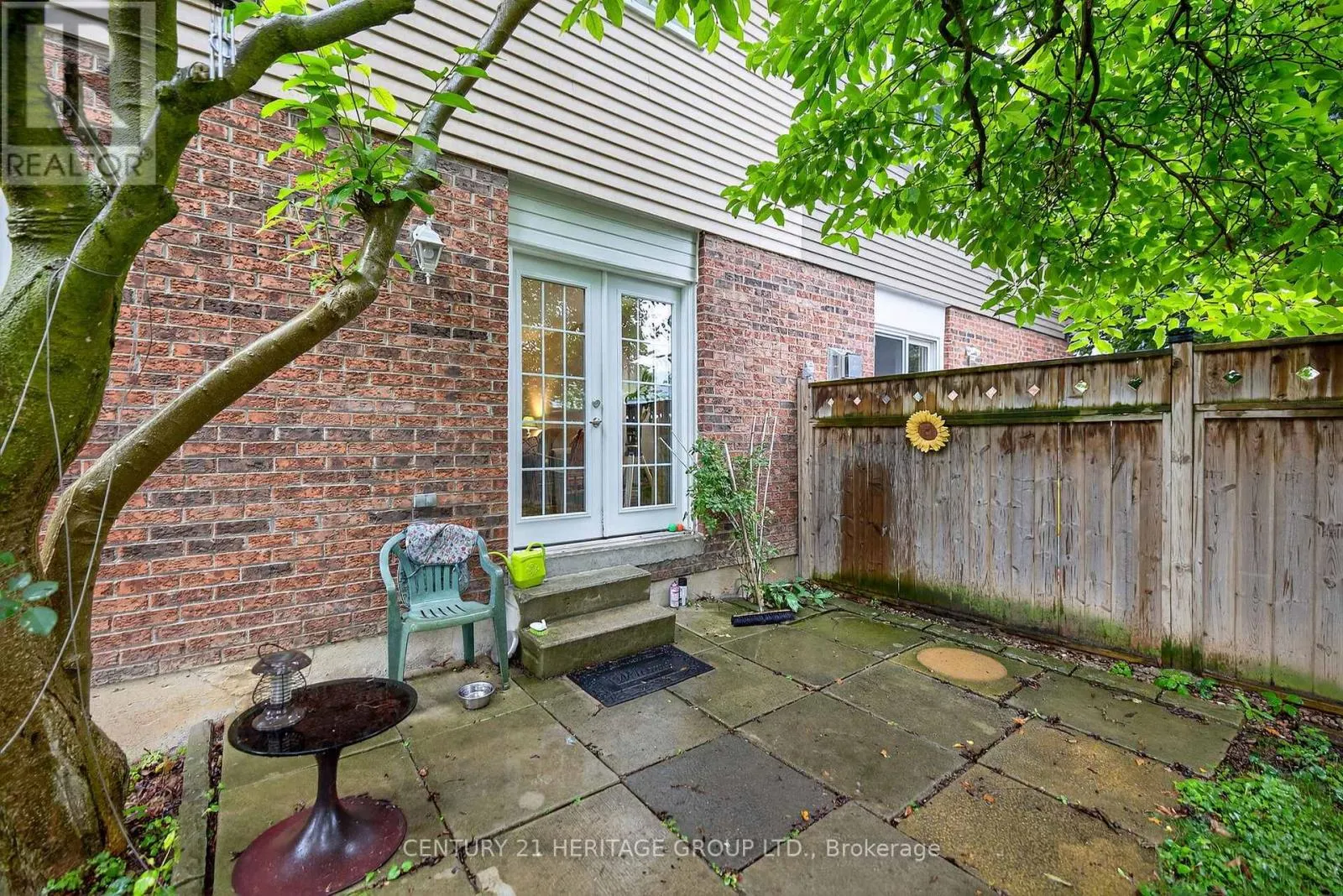374 MAPLEGROVE AVENUE