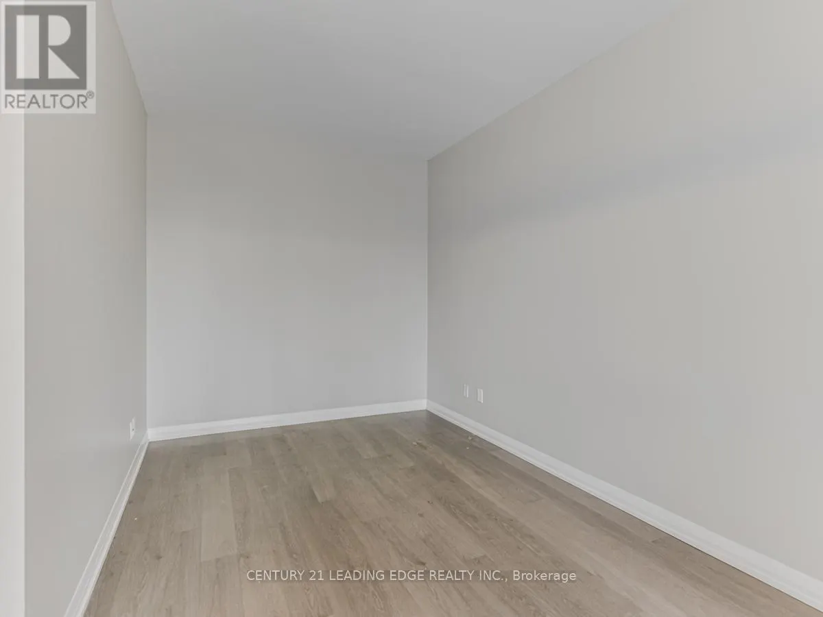 203 - 65 ONEIDA CRESCENT