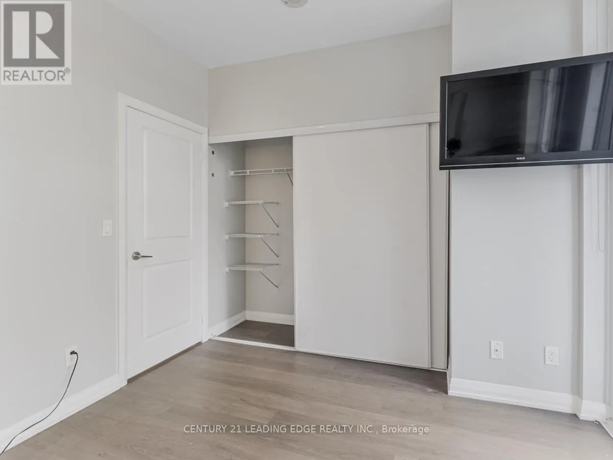 203 - 65 ONEIDA CRESCENT