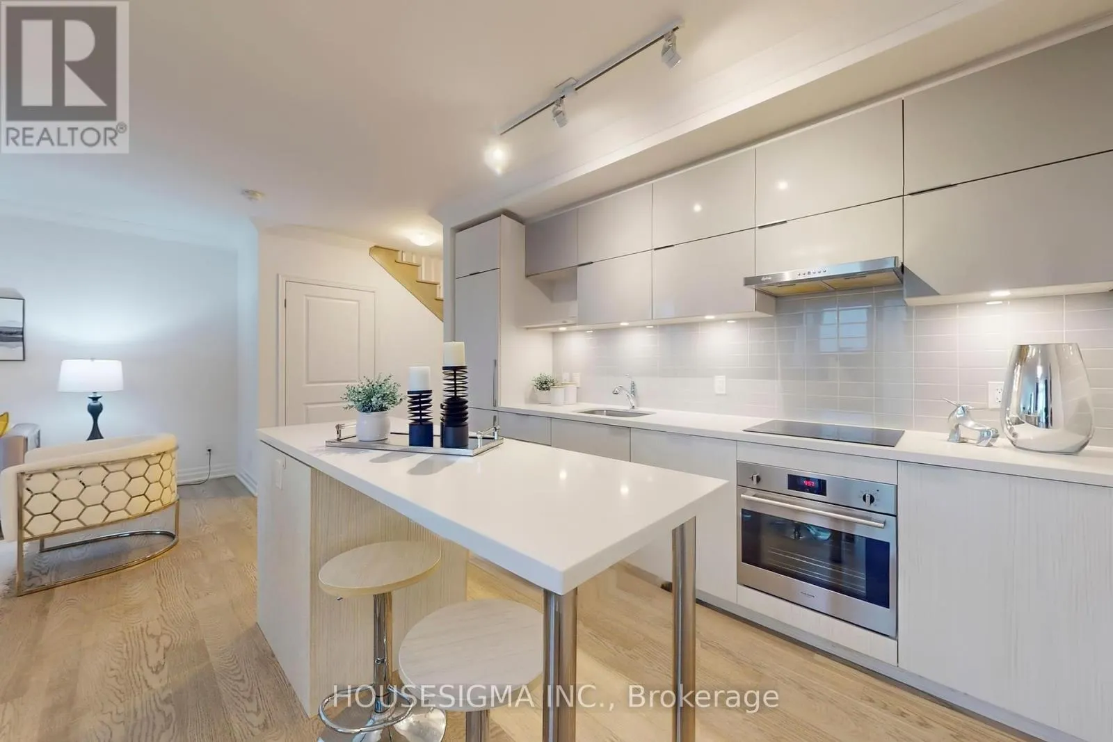 101 - 18 ROUGE VALLEY DRIVE