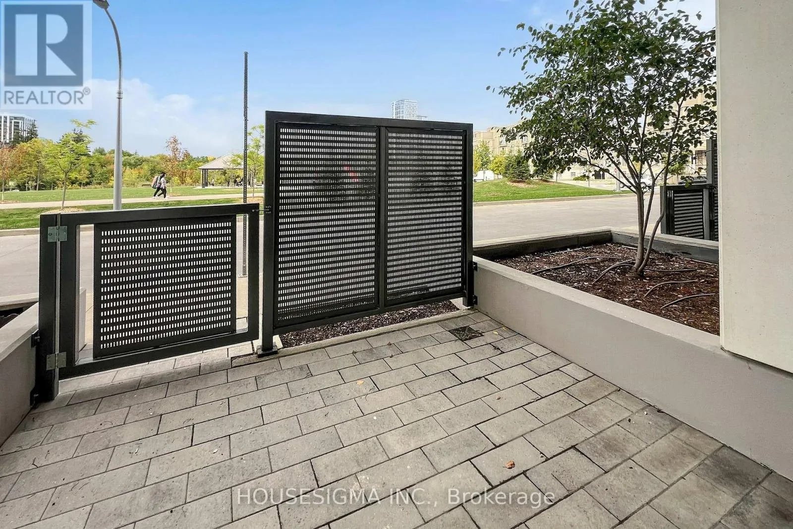 101 - 18 ROUGE VALLEY DRIVE