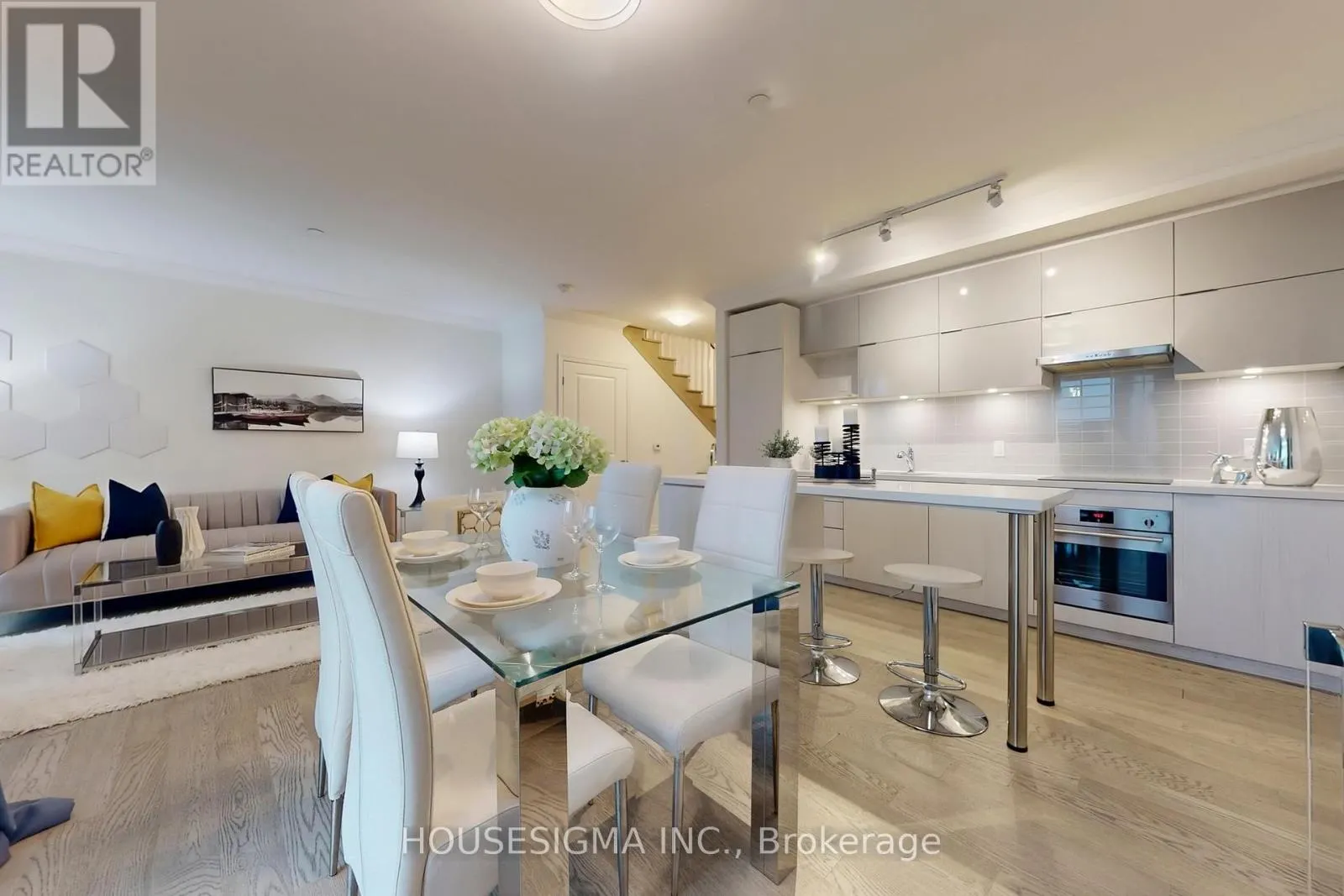 101 - 18 ROUGE VALLEY DRIVE