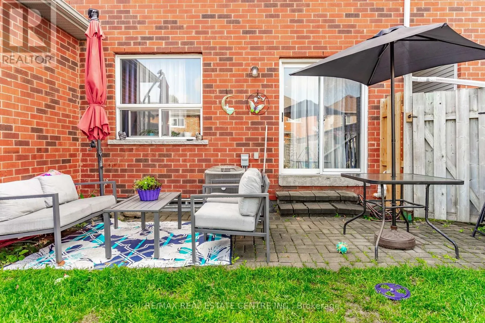 96 HENDERSON CRESCENT