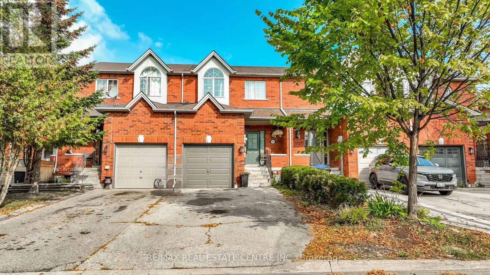 96 HENDERSON CRESCENT