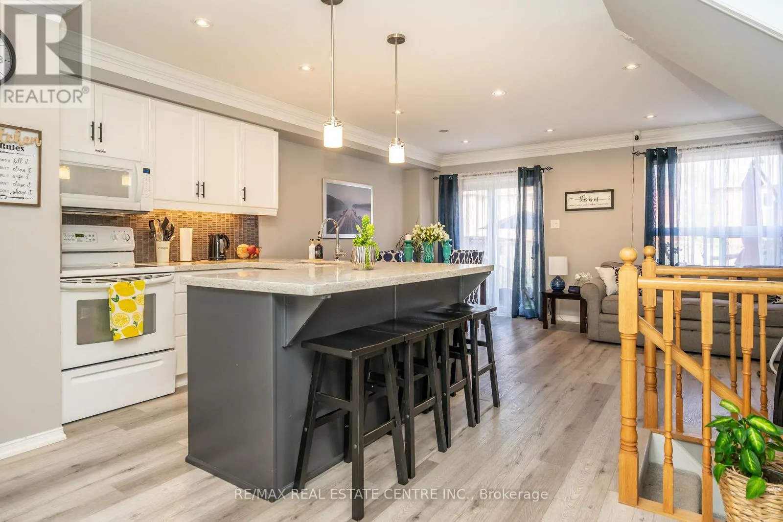 96 HENDERSON CRESCENT
