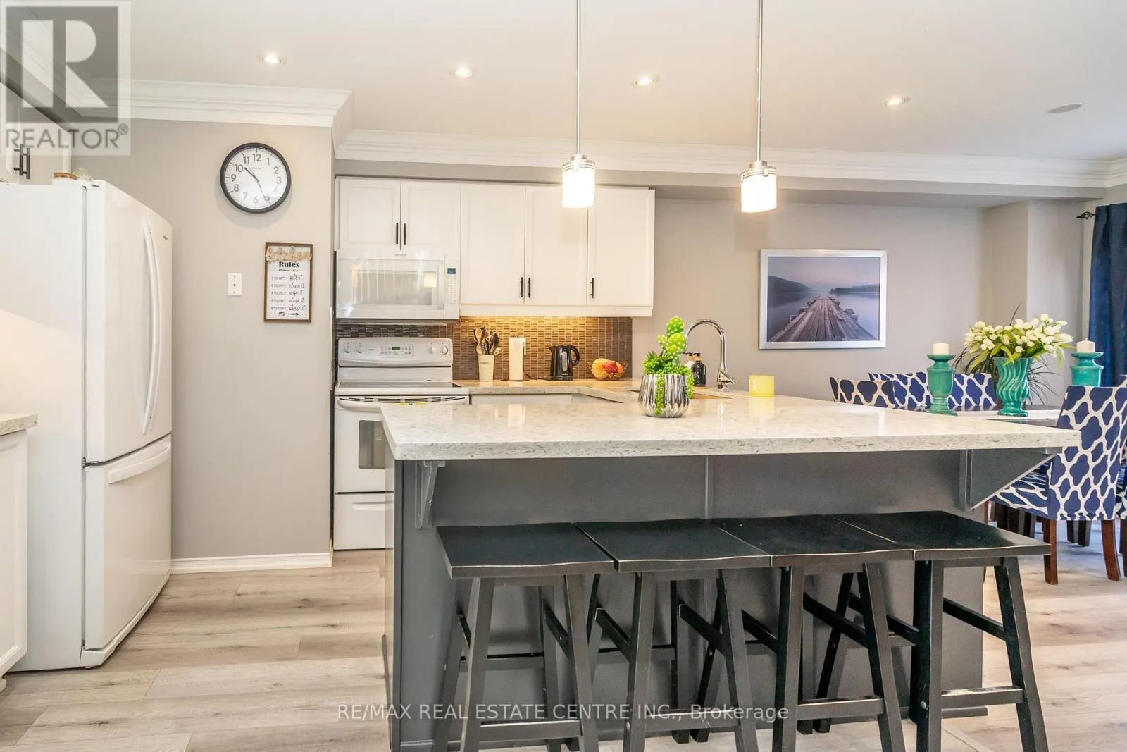 96 HENDERSON CRESCENT