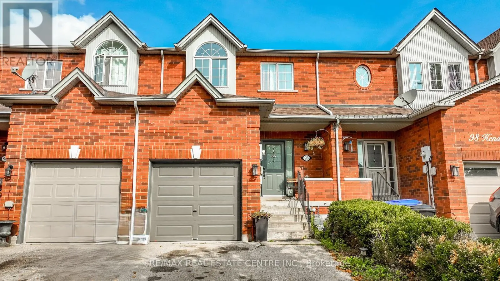 96 HENDERSON CRESCENT