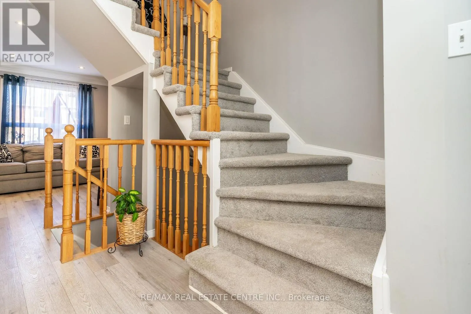 96 HENDERSON CRESCENT