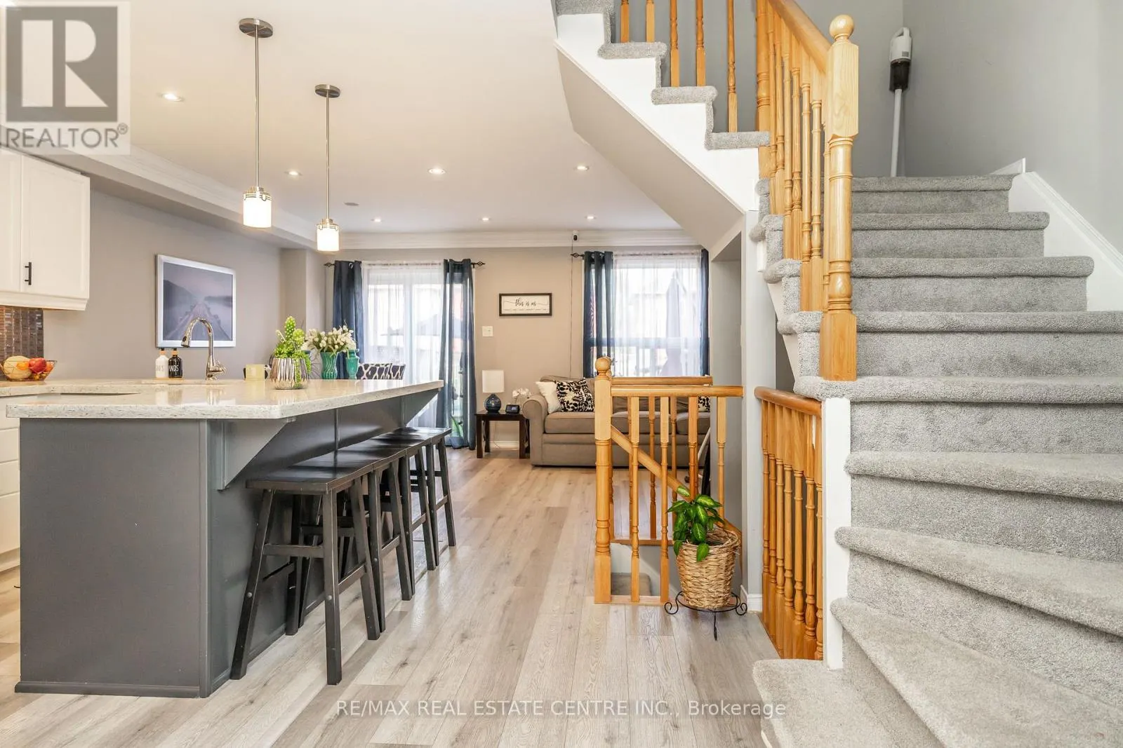 96 HENDERSON CRESCENT