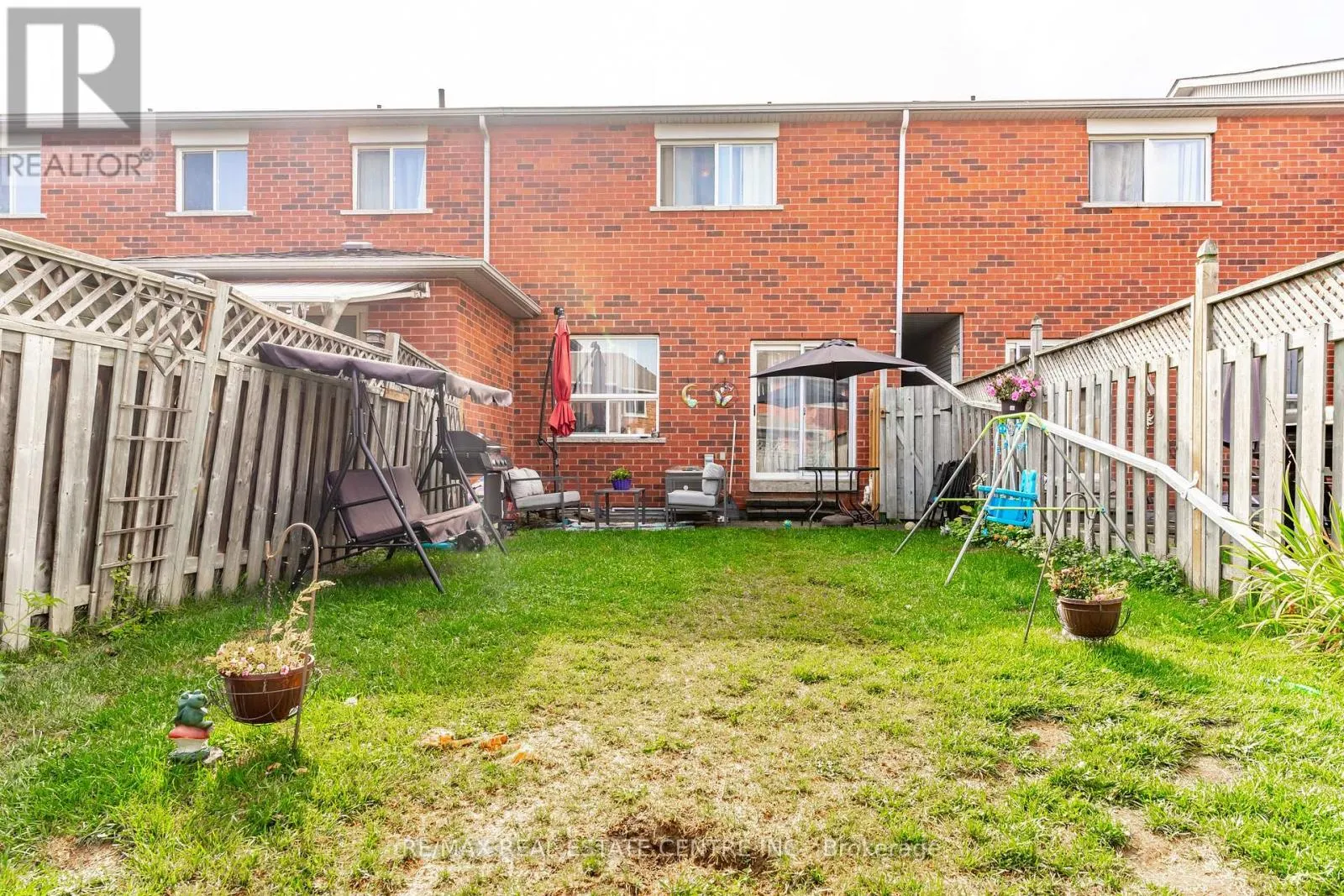 96 HENDERSON CRESCENT