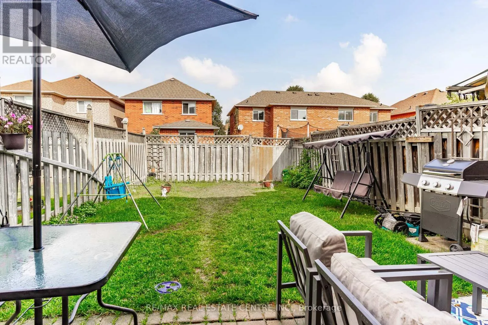 96 HENDERSON CRESCENT