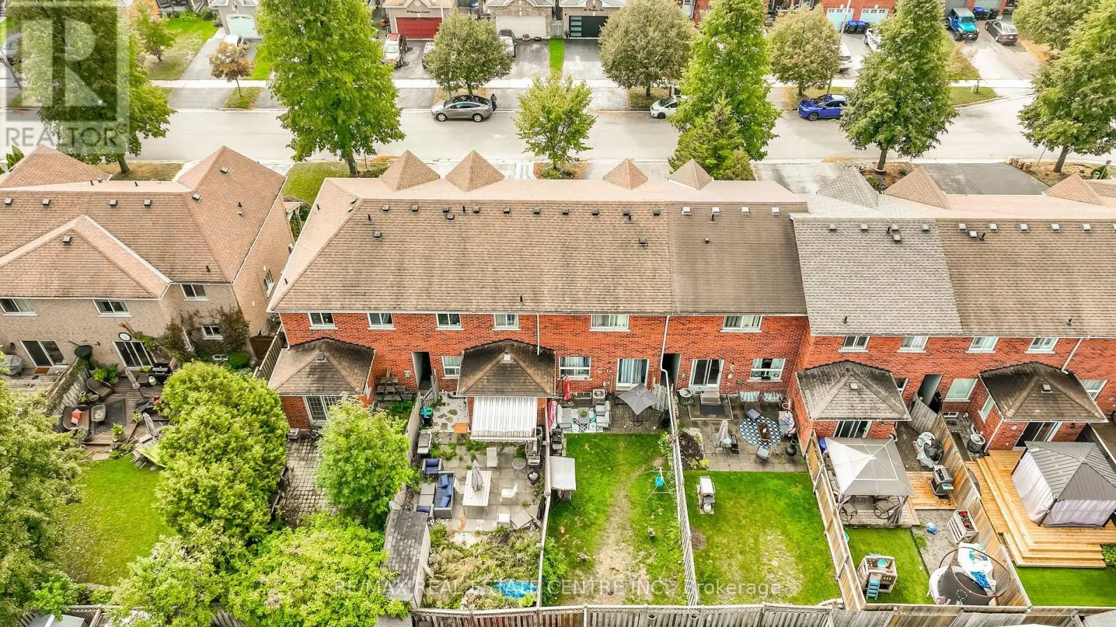 96 HENDERSON CRESCENT