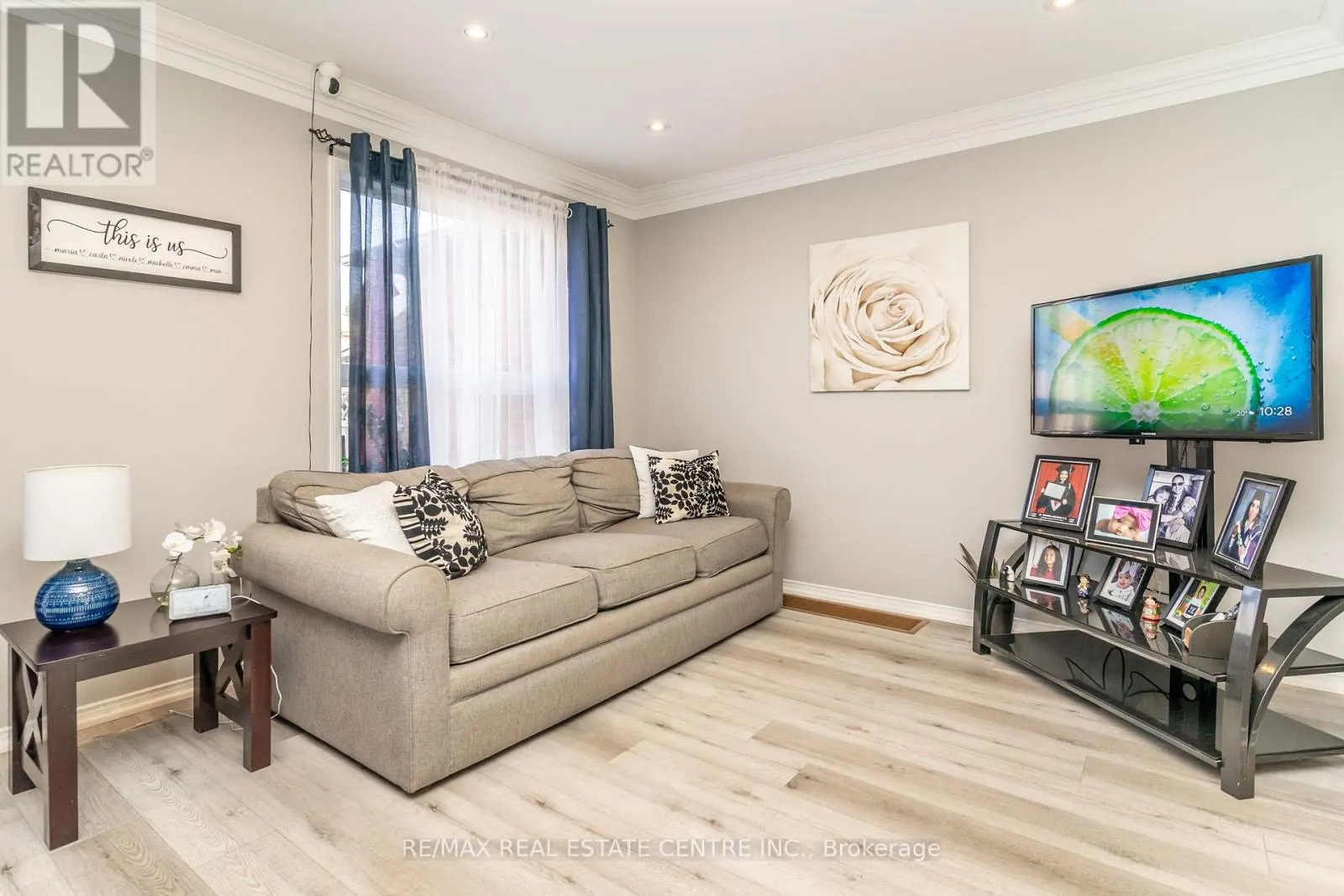 96 HENDERSON CRESCENT